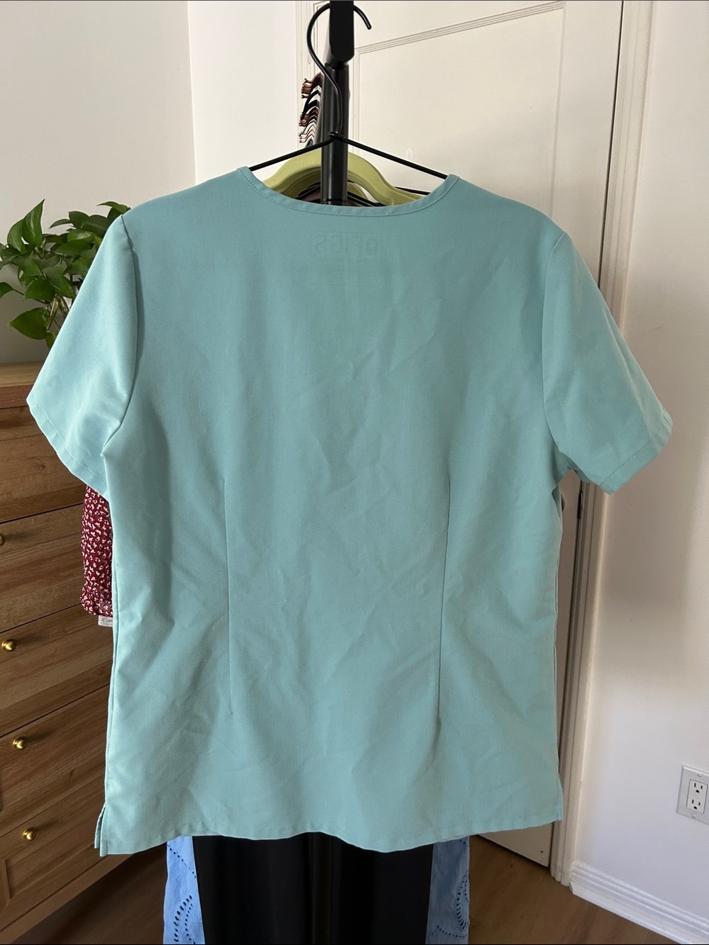 Figs Casma Three-Pocket Scrub Top. Size small. PO #1403 - Picture 2 of 5